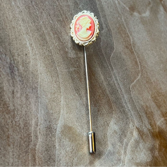 Vintage Cameo Brooch Pin - Picture 2 of 4
